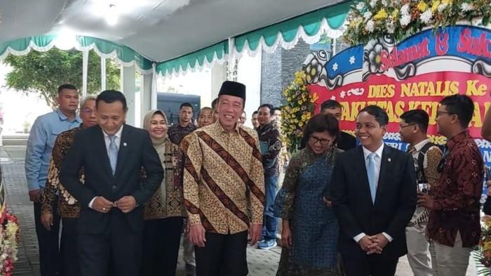 Jokowi Hadiri Rapat Senat Terbuka, Dapat Sambutan Spesial dari Rektor UGM sebagai Alumni Unggulan Fakultas Kehutanan